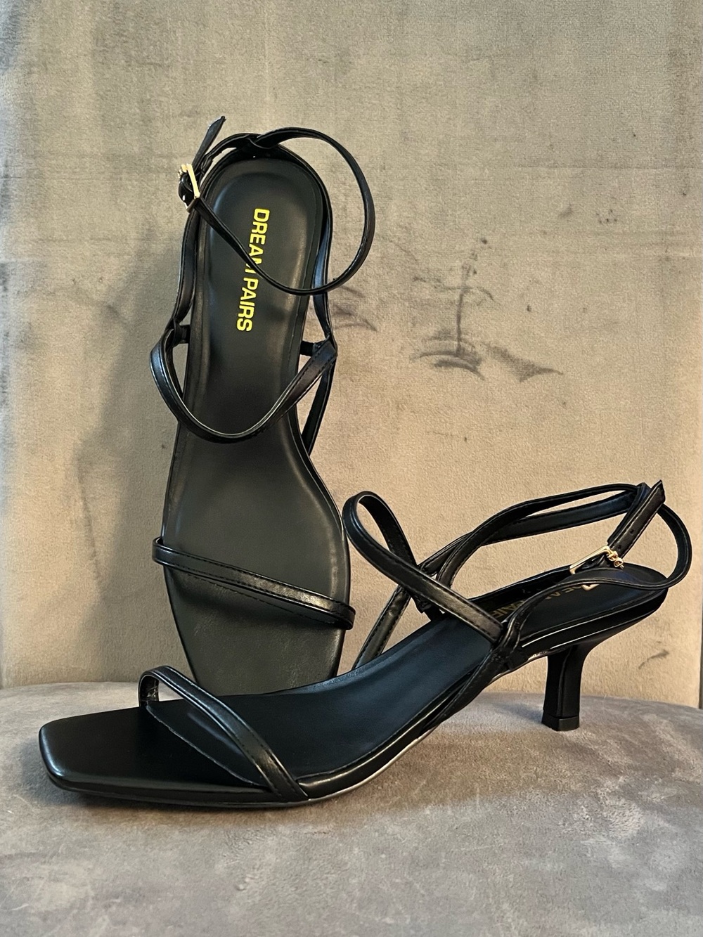 DREAM PAIRS Black Strappy Kitten Heel Sandals – Women's Size 9.5